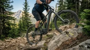 A cyclist using a full suspension ebike for heavy riders on a paved path near Old Montreal. Vélo électrique robuste pour les rues de Montréal.