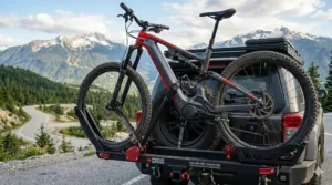 A diverse family enjoying a trail ebike excursion on the paved Whistler Valley Trail system. / Une famille profitant d'une excursion en vélo électrique sur le réseau Valley Trail de Whistler.