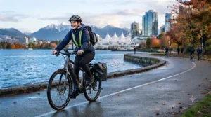Infographic displaying high-capacity lithium battery specs and cold-weather performance metrics for a long distance commuter ebike in Canadian climates. (FR: Autonomie de batterie pour vélo électrique)